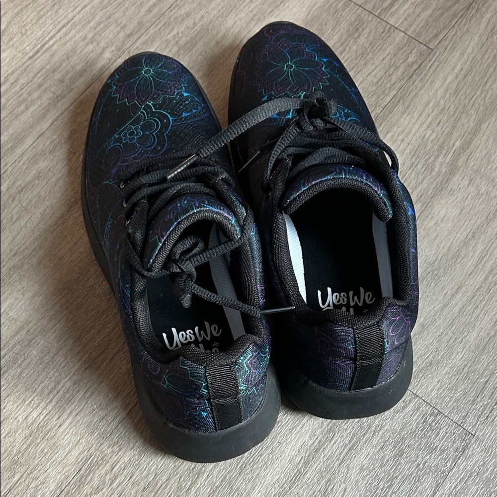 Yes We Vibe Women's Black Athletic Shoes - Picture 8 of 10